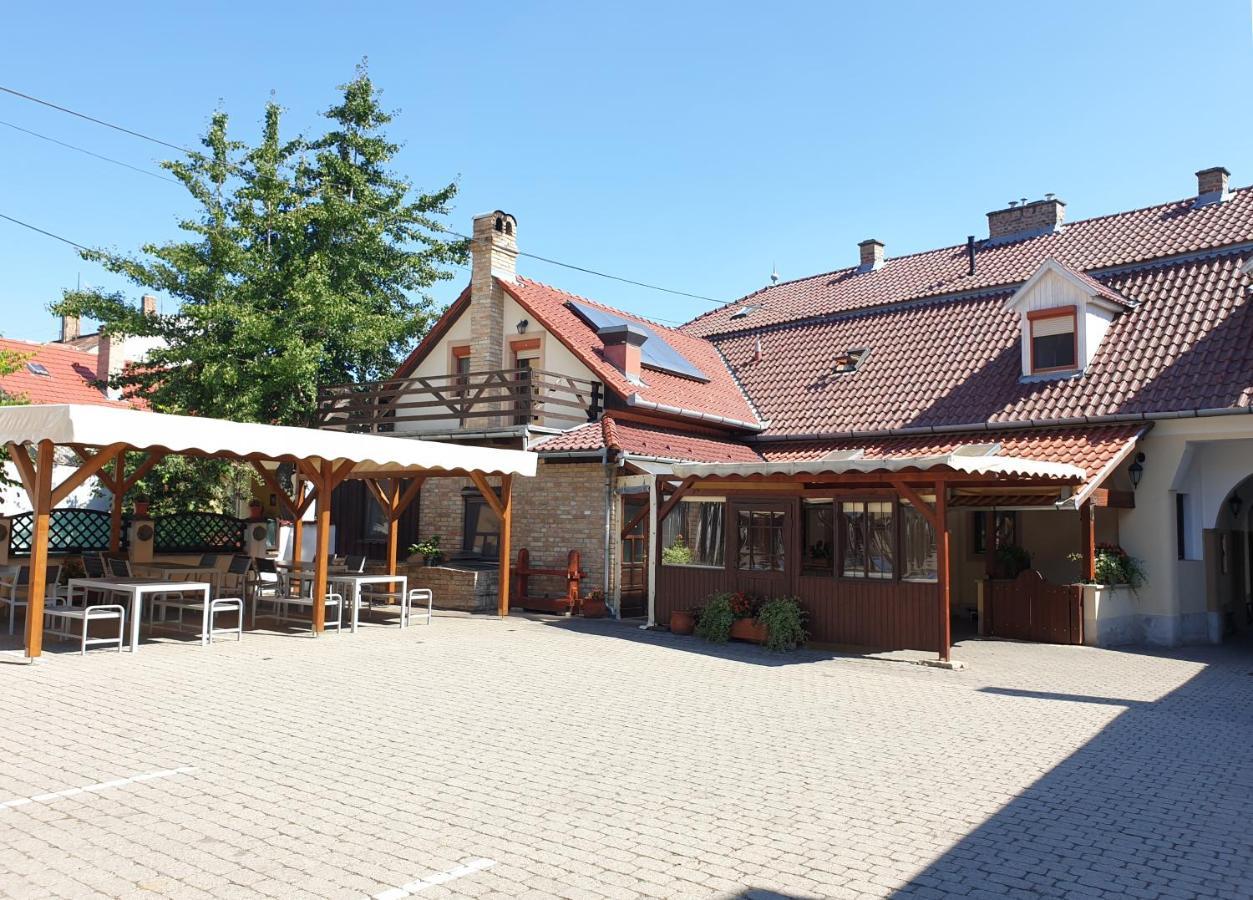 Nadasdi Haz Szekszárd Eksteriør bilde